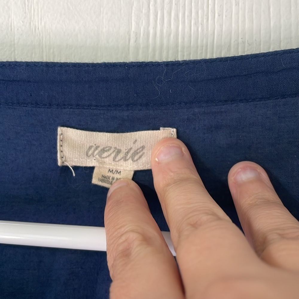 💰Aerie Tunic Linen Navy Blue Women's Oversized Top with Lace Hem Size Medium - Picture 2 of 7